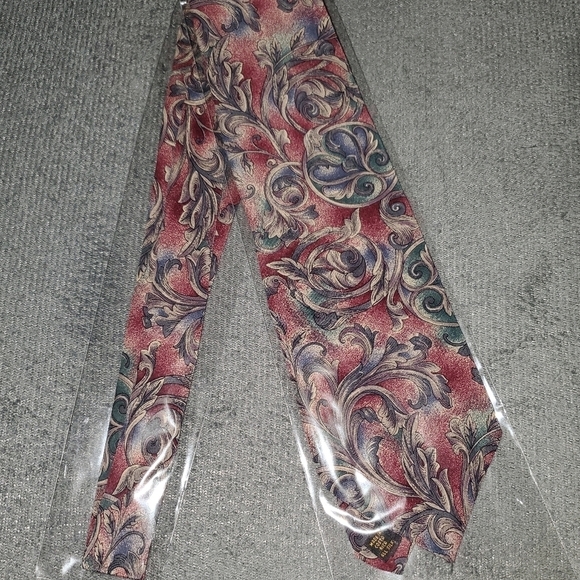 RED TIE WITH FLORAL PATTERN NEW - Picture 2 of 7